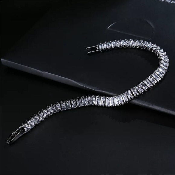 NEW 925 STERLING SILVER PRINCESS CUT DIAMOND BRACELET - Picture 6 of 7